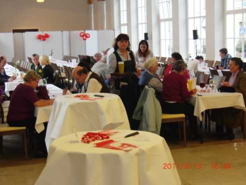 CIMG0134_begehrte Reihen bei der Tanzflaeche.jpg